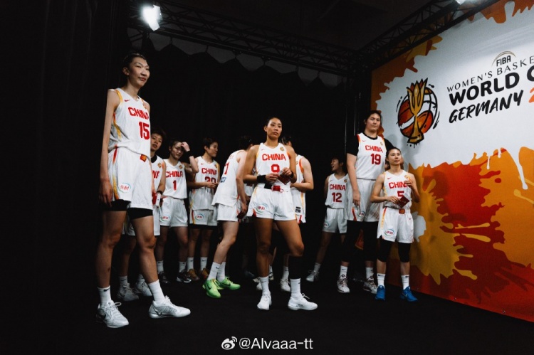 中国女篮止步世界杯八强！唐子婷晒照：柏林下次再见咯